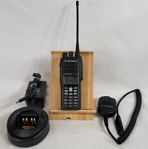 Motorola HT1550 XLS UHF 403-470 Mhz 255 Channels Field Programming Enabled FPP