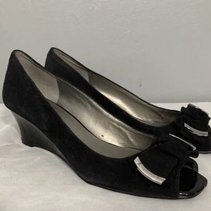 Bandolino Size 8.5 Black Velvet Peep Toe Wedge Heels Regency Whimsigoth Shoes - Picture 1 of 8