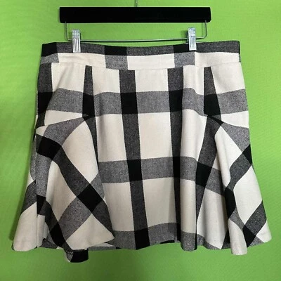 BANANA REPUBLIC WOMEN MINI SKIRT FLARE PLAID STRIPED IVORY BLACK 24% WOOL ZIPPER - Image 1 of 4