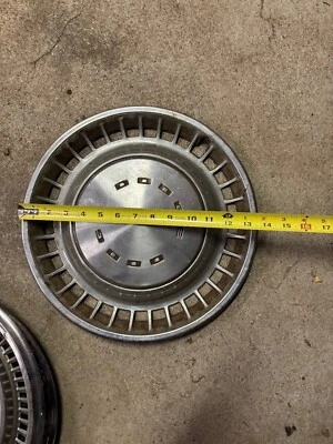 Dodge Challenger Dart 1972 a 1976 14 pulgadas tapacubos de metal cubierta de rueda Foto 1 de 2