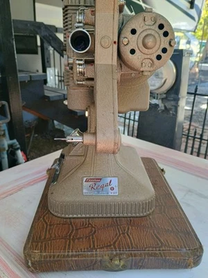 Antigo Projetor de Filme Keystone Regal K109 8mm com Estojo EUA 1950 TESTADO E FUNCIONA! - Imagem 1 de 4