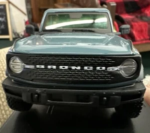 Ford Bronco Badlands Maisto 1/24 Druckguss Area 51 blau - Bild 1 von 4