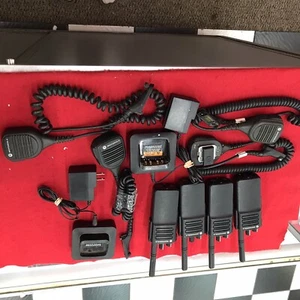 Motorola XPR7350e Walkie Talkie - Zdjęcie 1 z 5