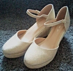 Sandalias V By Very Gold Lurex Cuerda Brillante Tacón de Cuña Punta Cerrada Reino Unido 6 Nuevas sin Etiquetas - Imagen 1 de 11
