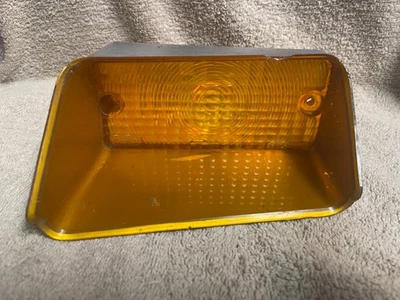 USED FORD SAE-P170 FE 1970 TORINO FAIRLANE R.H AMBER PARKING LENS - Image 1 of 4