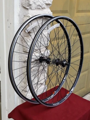 Juego de ruedas sin cámara Bontrager Alloy TLR Trek Take Off 700c híbrido carretera 7-10 velocidades OEM Foto 1 de 4