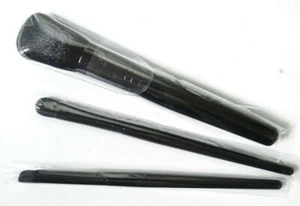Elizabeth Arden 1 Face & 2 Eyeshadow Makeup Brushes Set New Unused Unboxed - Picture 1 of 4