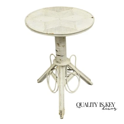 Antigua mesa auxiliar victoriana de madera curvada de mimbre y ratán pintada en blanco Foto 1 de 4