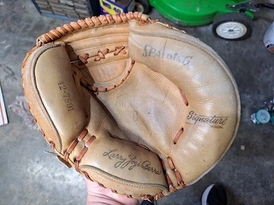  Spalding Catchers Mitt Larry Yogi Berra 42-7891 Left Catch RHT Personalized  - Image 1 of 4