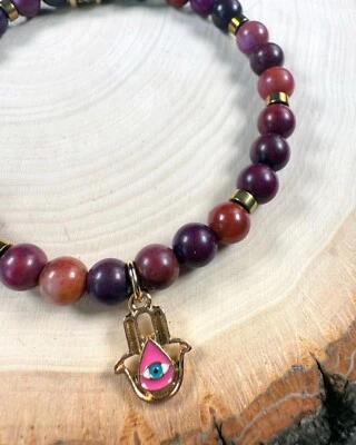 Pulseira de cura de pedra sugilita genuína feita à mão com amuleto de mão Hamsa - Imagem 1 de 4