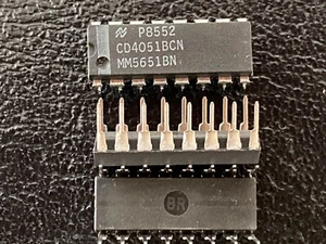 5 pcs - NS MM5651BN / CD4051BCN Integrated Circuit (IC) - Genuine (NOS) - Picture 1 of 2