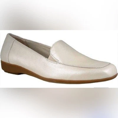 WALKING CRADLES Women's Leather Slip On Shoe Cream Loafer Comfort Comfy 8 Narrow - Image 1 of 4