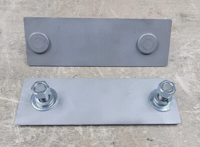 Conjunto de placa/abrazadera de soporte de parachoques delantero Triumph TR4, MCY202 Foto 1 de 4