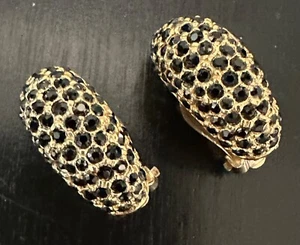 Vintage Les Bernard Black Crystal Pave Gold Tone Half Hoop Clip Earrings - Picture 1 of 10