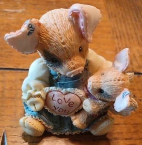 This LITTLE PIGGY SERIES By Enesco, Pig Holding Pillow Reads "Love You" - Picture 1 of 6