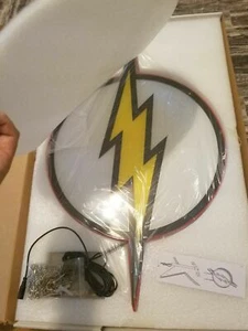 The FLASH LED LIGHTED SIGN DC Comics RETAILER EXCLUSIVE UNOPENED RARE - Picture 1 of 4