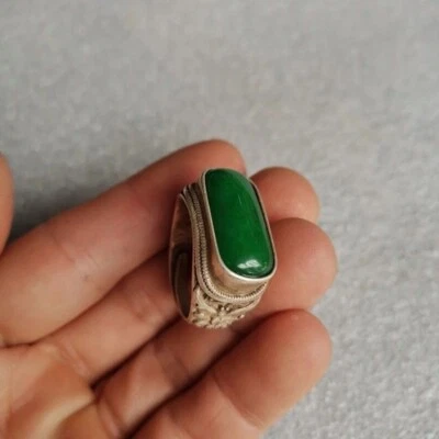 Antiguo anillo chino de piedras preciosas de ágata roja verde con incrustaciones tibetanas Foto 1 de 4