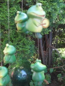RARE VINTAGE PORCELAIN FROGS WIND CHIMES 28” LONG - Picture 1 of 8