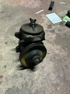 1977 - 1983 Mercedes Benz 240D Hydraulic Power Steering Servo Pump And Pully OEM - Picture 1 of 4