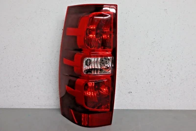 2007 2013 CHEVROLET SUBURBAN TAHOE LEFT SIDE TAIL LIGHT AFTERMARKET Foto 1 de 4