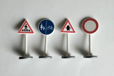 SIKU ROAD SIGNS  COMBINE POSTAGE - Image 1 of 2