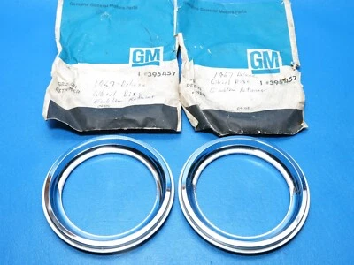 Par NOS GM 1967 Oldsmobile Delta 88 98 Cutlass Deluxe cubo tampa emblema retentor - Imagem 1 de 4