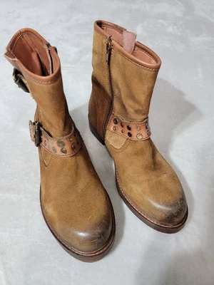 Vintage Foundry Co. Bota Mujer 6.5 Cuero Tostado Miriam Moto Moto Western Tachuelas Foto 1 de 4