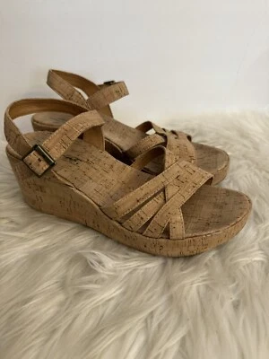 Sandalia de cuña con tiras beige Korks Jenneve talla 8M zapatos cómodos con cordones Foto 1 de 4