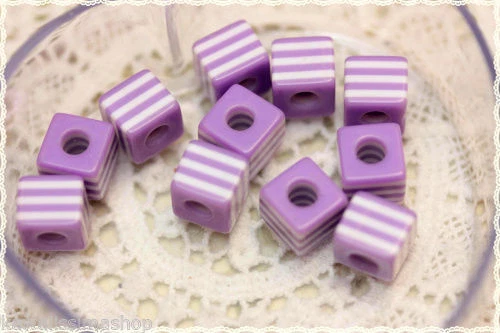 Perle sfuse cubo bigiotteria plastica-30pz-round beads10mm righe bianco lilla - Immagine 1 di 1