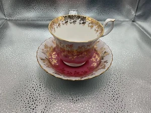 Royal Albert Regal Serie Bone China Mauve Rosa & Gold Montrose Tasse & Untertasse Set - Bild 1 von 5