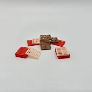 HO Gauge UK Pallets "Various Colours" 1/87 Scale - Picture 1 of 12
