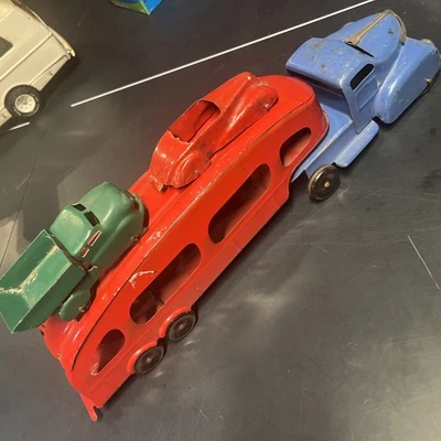 Vintage 1950's Louis Marx Red Deluxe AUTO TRANSPORTER Carrier w/2 metal Cars - Image 1 of 4