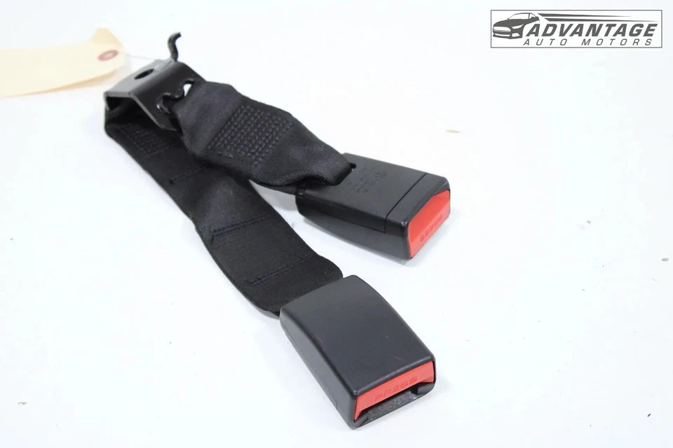 2013-2016 BMW 328I XDRIVE F30 REAR RIGHT 2ND SECOND ROW SEAT BELT BUCKLE OEM - Image 1 of 4