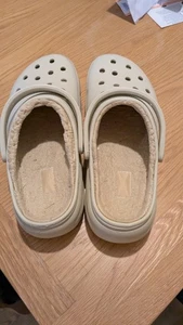 Crocs Women's Fur-Lined Size 8 - Picture 1 of 5