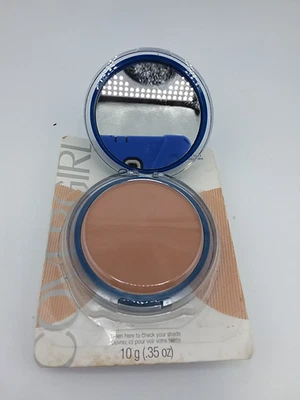 Covergirl Clean Oil Control Pressed Powder 555 Soft Honey - Image 1 of 4