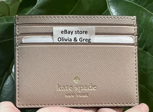 Estuche pequeño con soporte para tarjetas Kate Spade beige cálido - Imagen 1 de 6