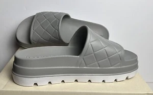 J Slides Women's Slip On Beach Slides Grey White Size 8M Quilted Platform - Picture 1 of 11