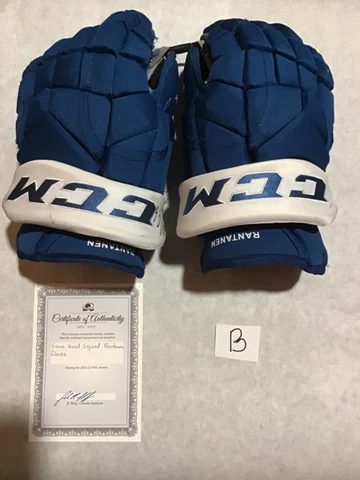 Colorado Avalanche Signed Game Used Mikko Rantanen Gloves 21-22 Avalanche COA Cover