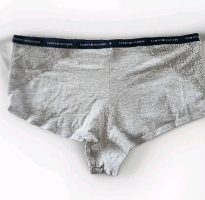 Pantalones cortos Tommy Hillfiger gris con encaje talla grande Foto 1 de 4