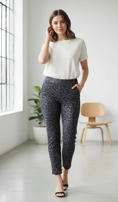 Pantalones cortos para mujer Ann Taylor estampado animal gris talla pequeña 6P Foto 1 de 4