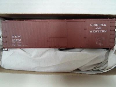 Accurail #4642 - N & W 40ft Double sheath wood Boxcar - Image 1 of 2