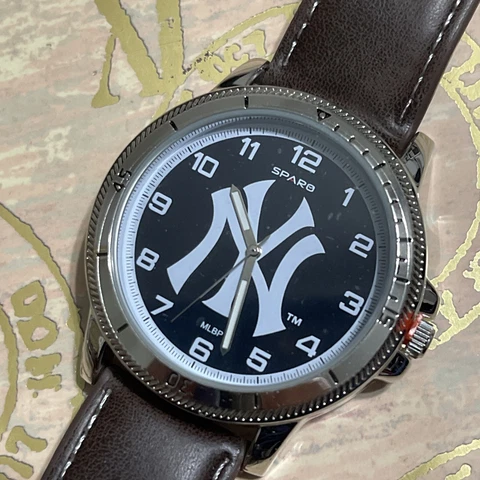 New York Yankees Mens Classic Sports Watch Leather Band Licensed MLB Cover
