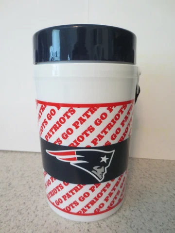 NFL New England Patriots 32 oz Plastic Water Bottle w/ Shoulder Strap NEW Cover