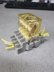 1pc - IDEC RH4B-UL Relay w/ SH4B-05 Base - Picture 1 of 12
