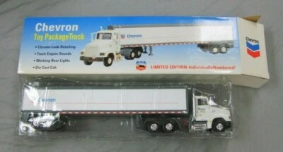Игрушечный автоцистерна Chevron длина 16 дюймов литая кабина ограниченный выпуск - Изображение 1 из 2