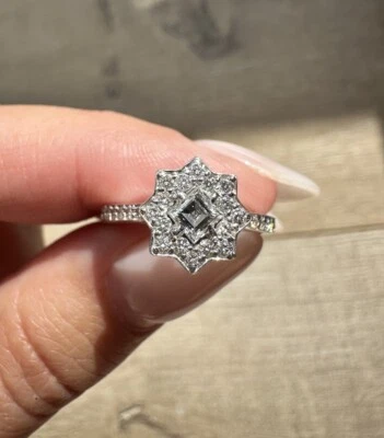 Кольцо из белого золота 18 карат с бриллиантом огранки ашер 0,85 карата VS - Изображение 1 из 4