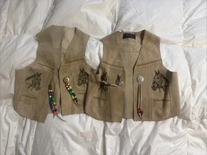 2 Vintage Leather Shop Wildleder Weste verziert Pferd Pferd Größe 10 Kinder - Bild 1 von 6