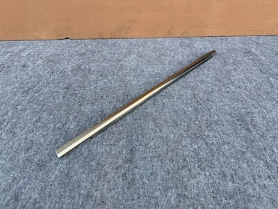 HYUNDAI GENESIS SEDAN & G80 15-20 OEM FRONT LEFT CHROME CENTER DOOR MOLDING TRIM Foto 1 de 4