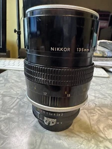 Nikon Ai Nikkor 135mm f2 FAST MF Teleobjektiv [Clean Glass]**** - Bild 1 von 11