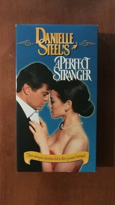 A PERFECT STRANGER (VHS) DANIELLE STEEL'S  Foto 1 de 2